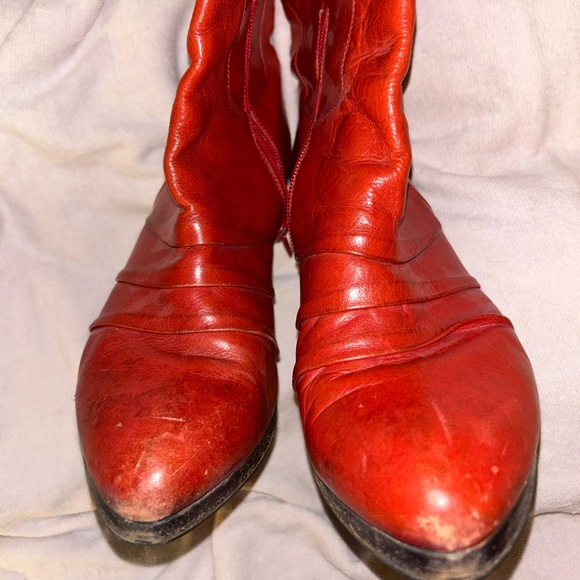 Miz Mooz Vintage red leather booties with 3” heel - Picture 2 of 10